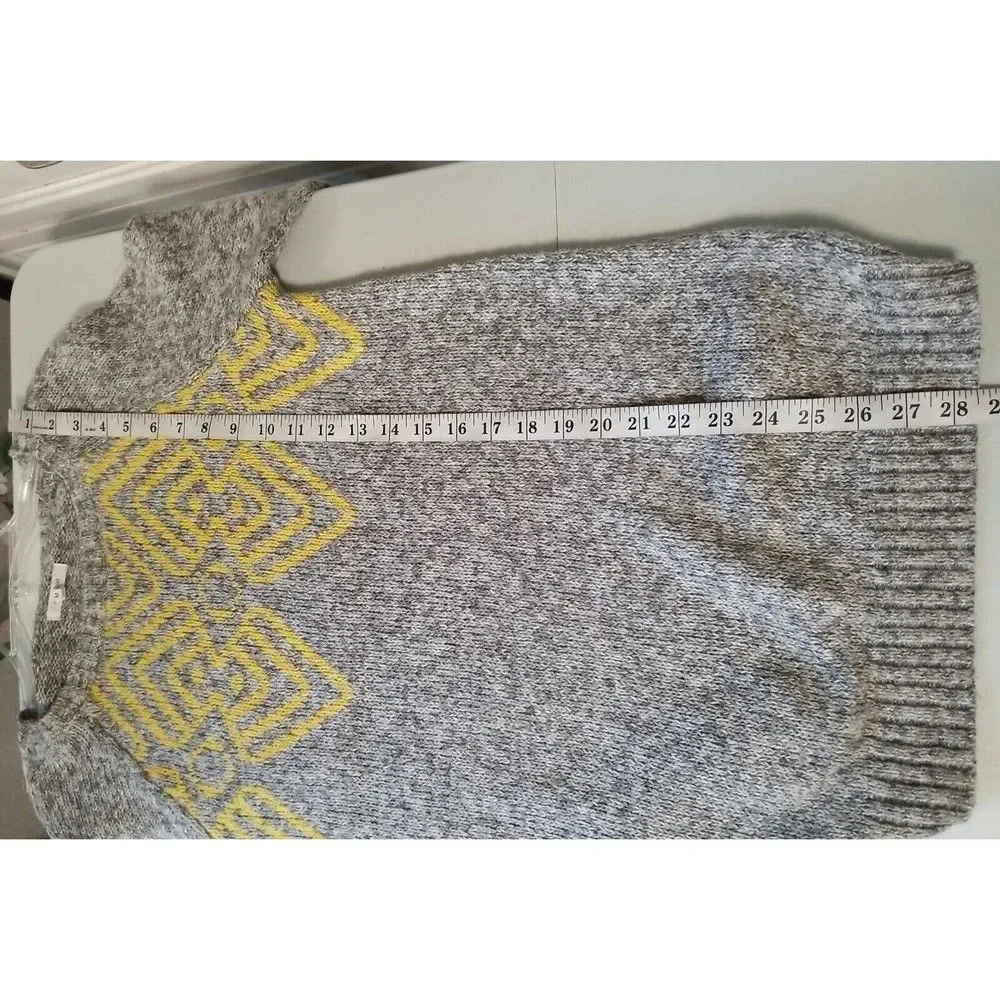 Maurices Sweater Womens Size Medium Gray Yellow Geometric Print Pullover